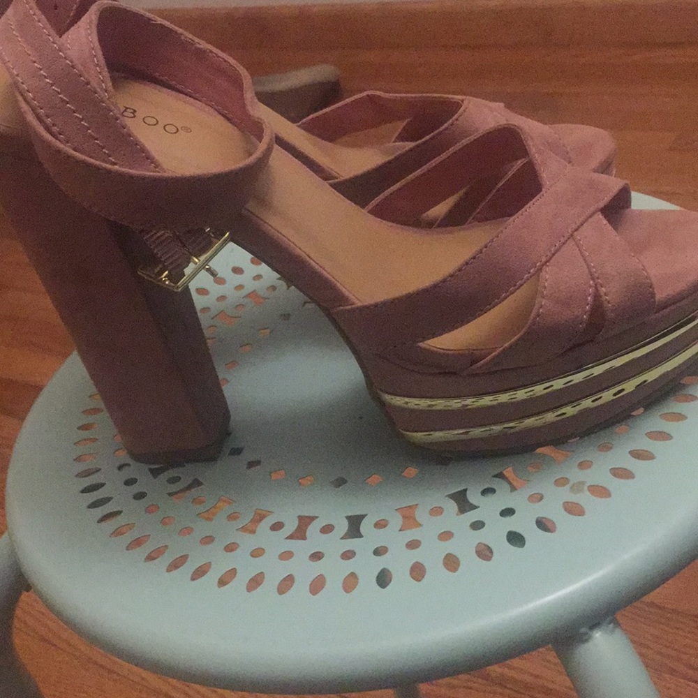 Platform - Picture 2 of 2